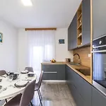 Mihael House - Three Bedroom With Jacuzzi * Ζαντάρ