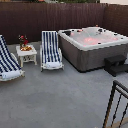Prázdninový dům Mihael House - Three Bedroom With Jacuzzi Zadar