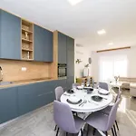 Vakantiehuis Mihael House - Three Bedroom With Jacuzzi