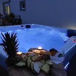 Mihael House - Three Bedroom With Jacuzzi Vakantiehuis Zadar