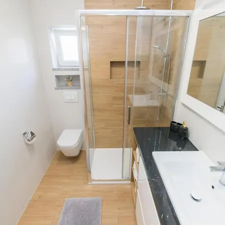 Mihael House - Three Bedroom With Jacuzzi 자다르