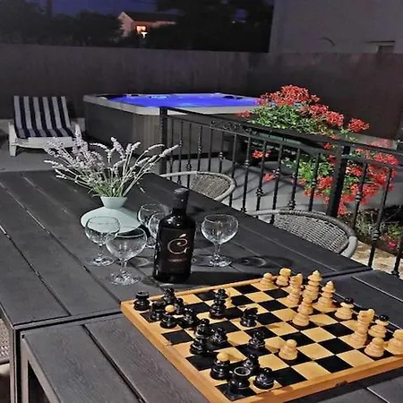 펜션 Mihael House - Three Bedroom With Jacuzzi *