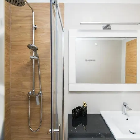 Mihael House - Three Bedroom With Jacuzzi * زادار