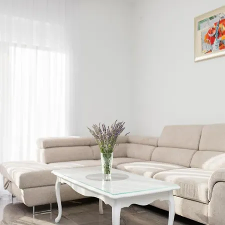 بيت للعطل Mihael House - Three Bedroom With Jacuzzi