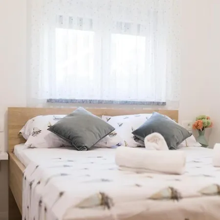 Mihael House - Three Bedroom With Jacuzzi Vakantiehuis *
