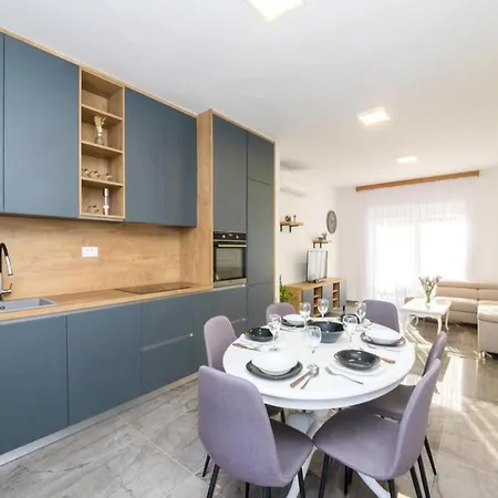 בית נופש Mihael House - Three Bedroom With Jacuzzi