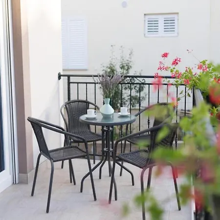 Mihael House - Three Bedroom With Jacuzzi Vakantiehuis *