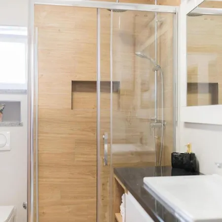 بيت للعطل Mihael House - Three Bedroom With Jacuzzi زادار