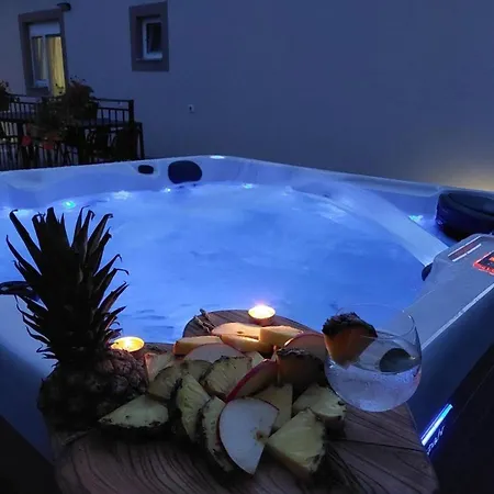 Mihael House - Three Bedroom With Jacuzzi 펜션 자다르